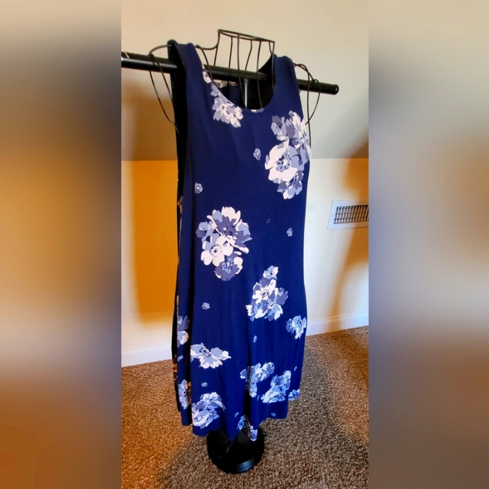 Cute Women's Old Navy Dress size Medium.